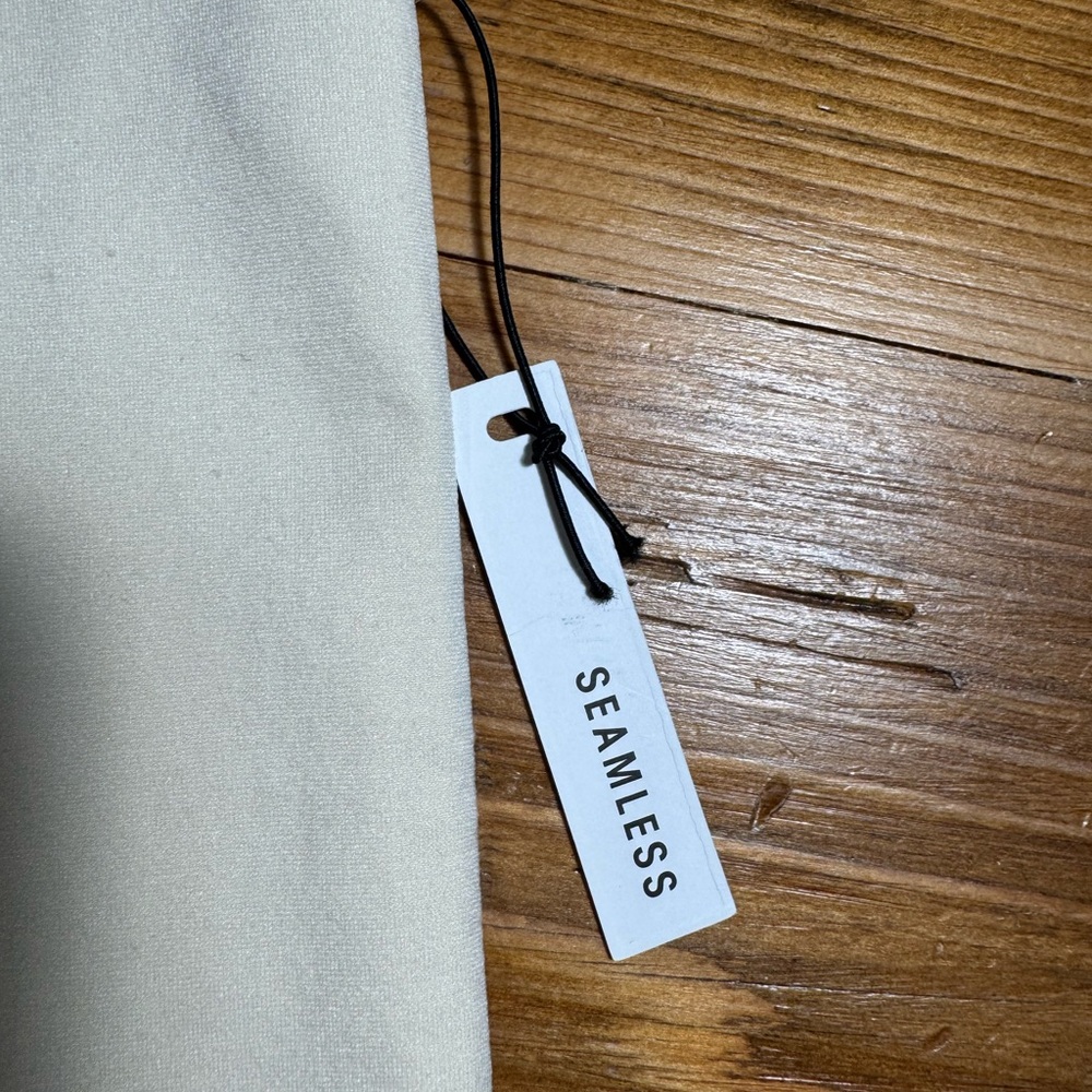 NWT Forever 21 Seamless Cami Tank‎ Bodysuit Cream/Ivory Basic Size Large - Picture 3 of 6